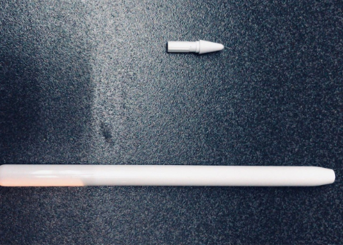 疑似 Apple Pencil 3 谍照：笔身光面材质、笔尖重新设计