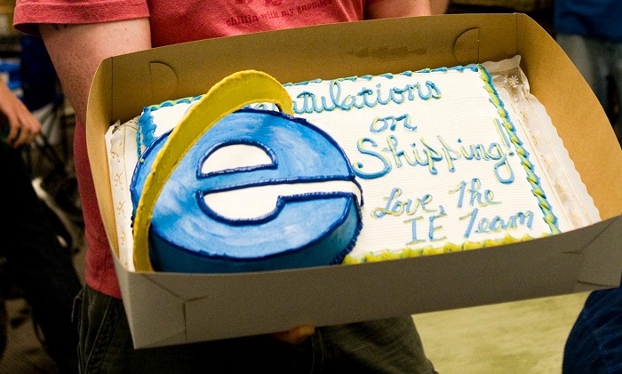 趣闻：世界三大浏览器开发团队互赠蛋糕，是对手也是朋友
