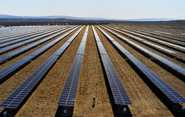 Apple_commits-100-percent-carbon-neutrality-for-supply-chain-and-products-by-2030-solar-farm_07212020_big.png