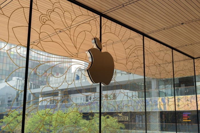 苹果三里屯新店开业 店面扩大一倍多设计融合北京特色