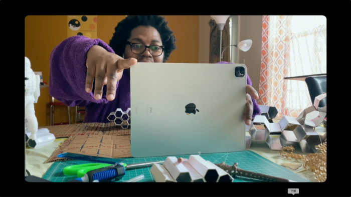 苹果发布最新视频：在家中工作很难也很有趣