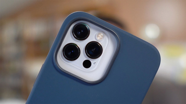 苹果官方保护壳显示，iPhone 13 Pro 后置相机模块体积大大增加