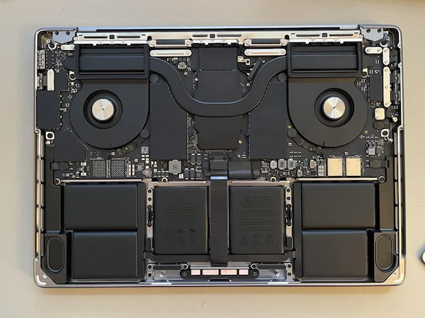 网友展示新款MacBook Pro 14/16内部结构，电池更换更简单