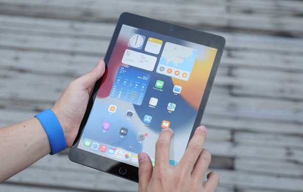 OLED iPad可能会在2024年上市 三星苹果激烈协商中