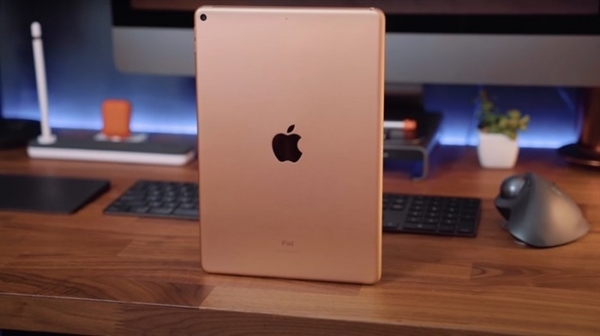 苹果20寸巨型iPad首曝光：竟是完美的折叠屏设计
