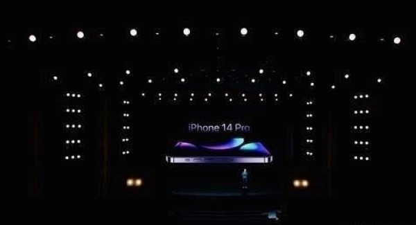 iPhone 14发布会录制现场图泄露：Pro版感叹号挖孔、紫色实锤