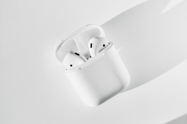 传苹果正在开发 AirPods Lite 耳机，定价更低