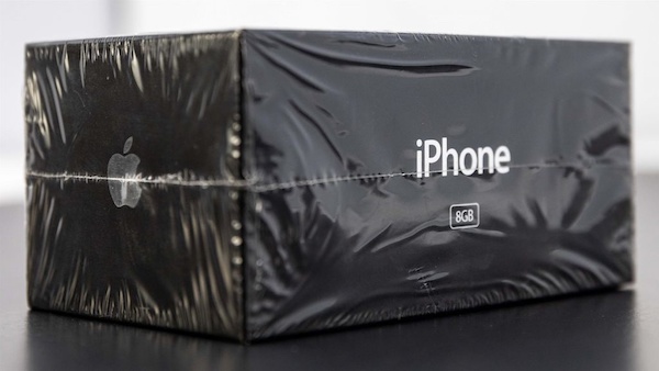 尚未拆封的苹果初代 iPhone 正在拍卖中，预估成交价 5 万美元