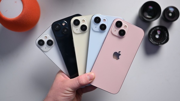 苹果 iPhone 15 系列机模上手展示：标准版配色更淡