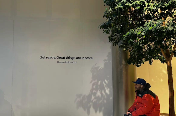 苹果美国零售店正在为迎接 Vision Pro 头显进行装修